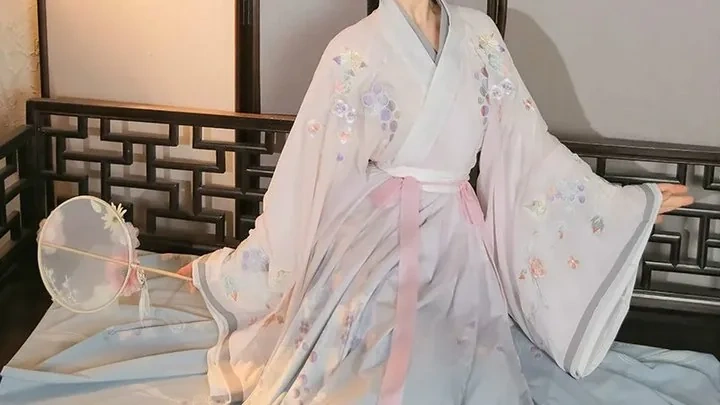 Chinese traditional hanfu dress