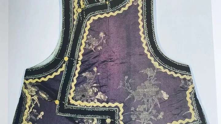 Manchu traditional dress and northern ethnic garments